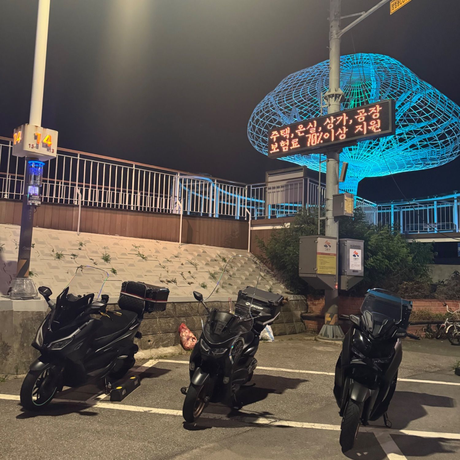 야마하 XMAX 300 ABS thumb 2