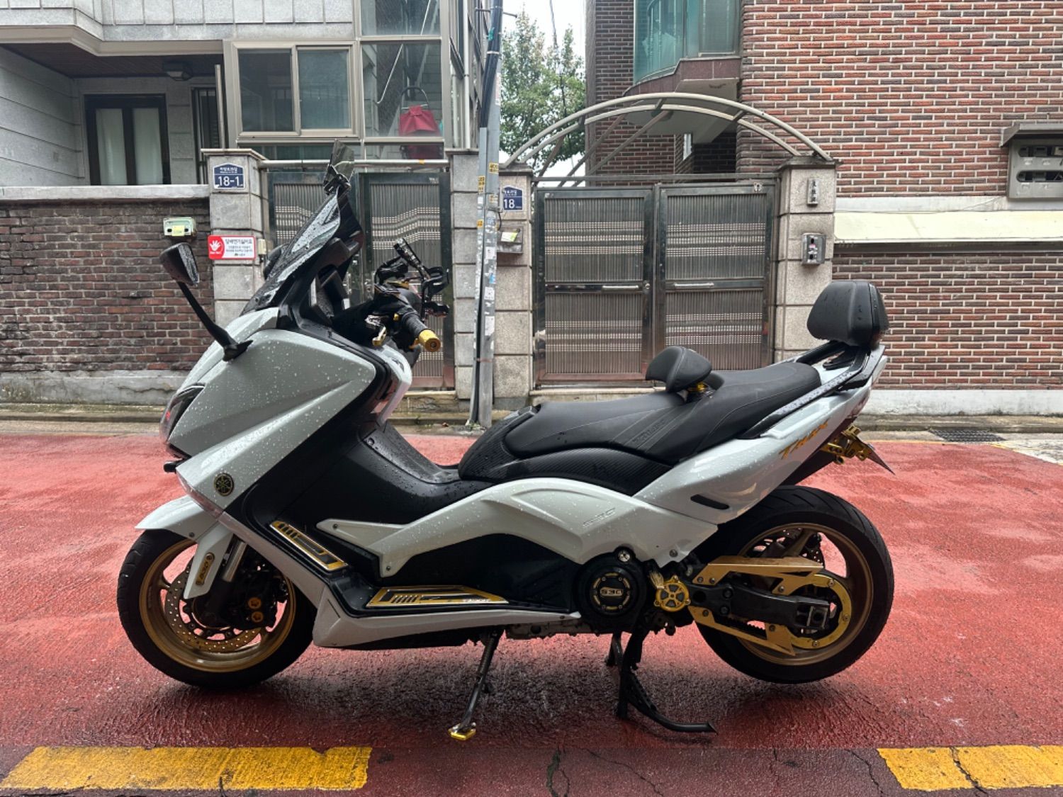 야마하 TMAX 530 more