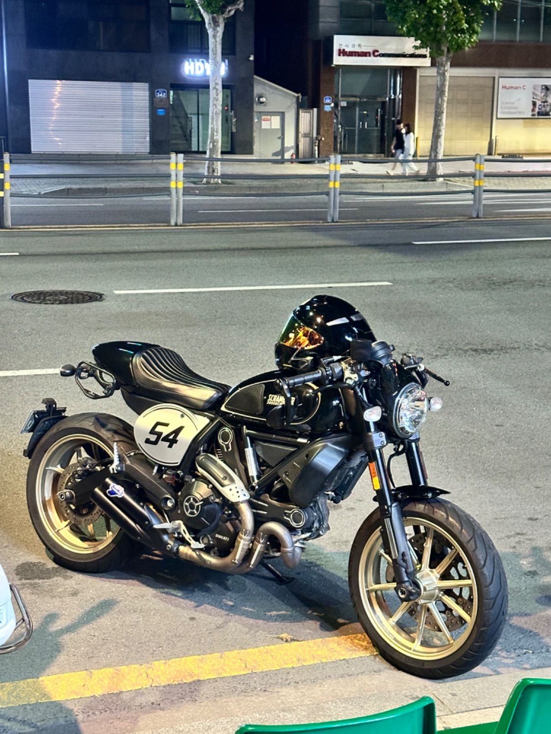 두카티 스크램블러 카페 레이서 more