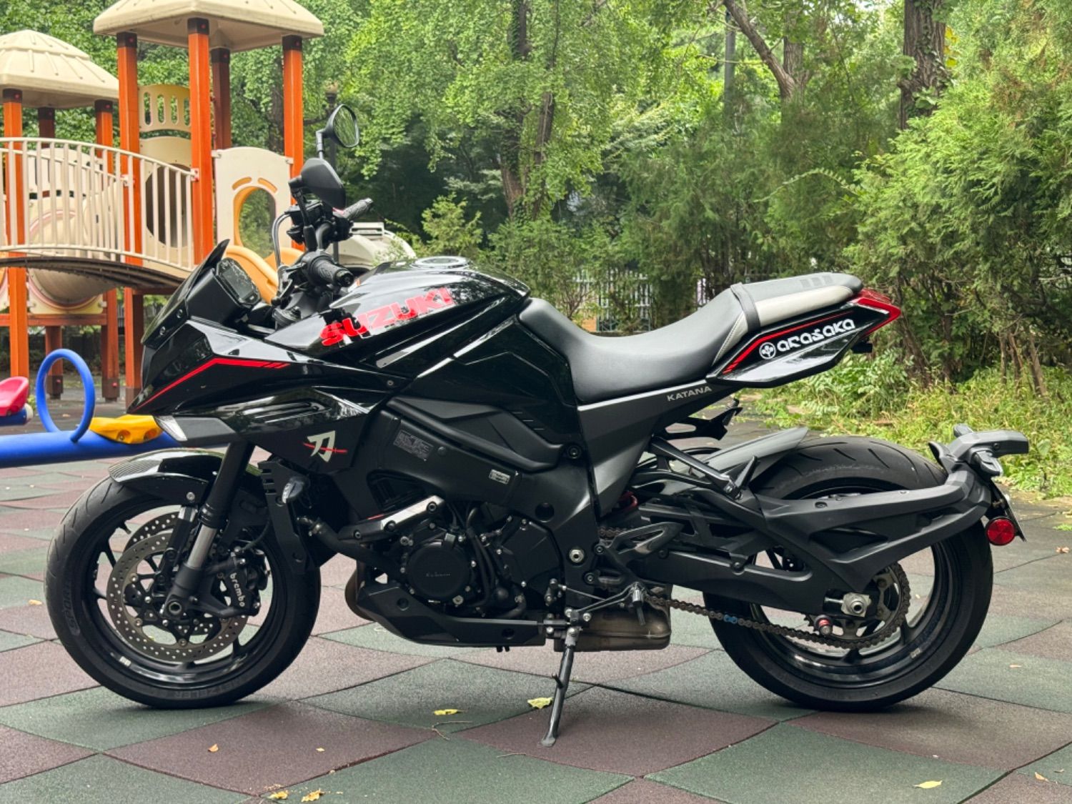 스즈키 카타나 1000 thumb 2