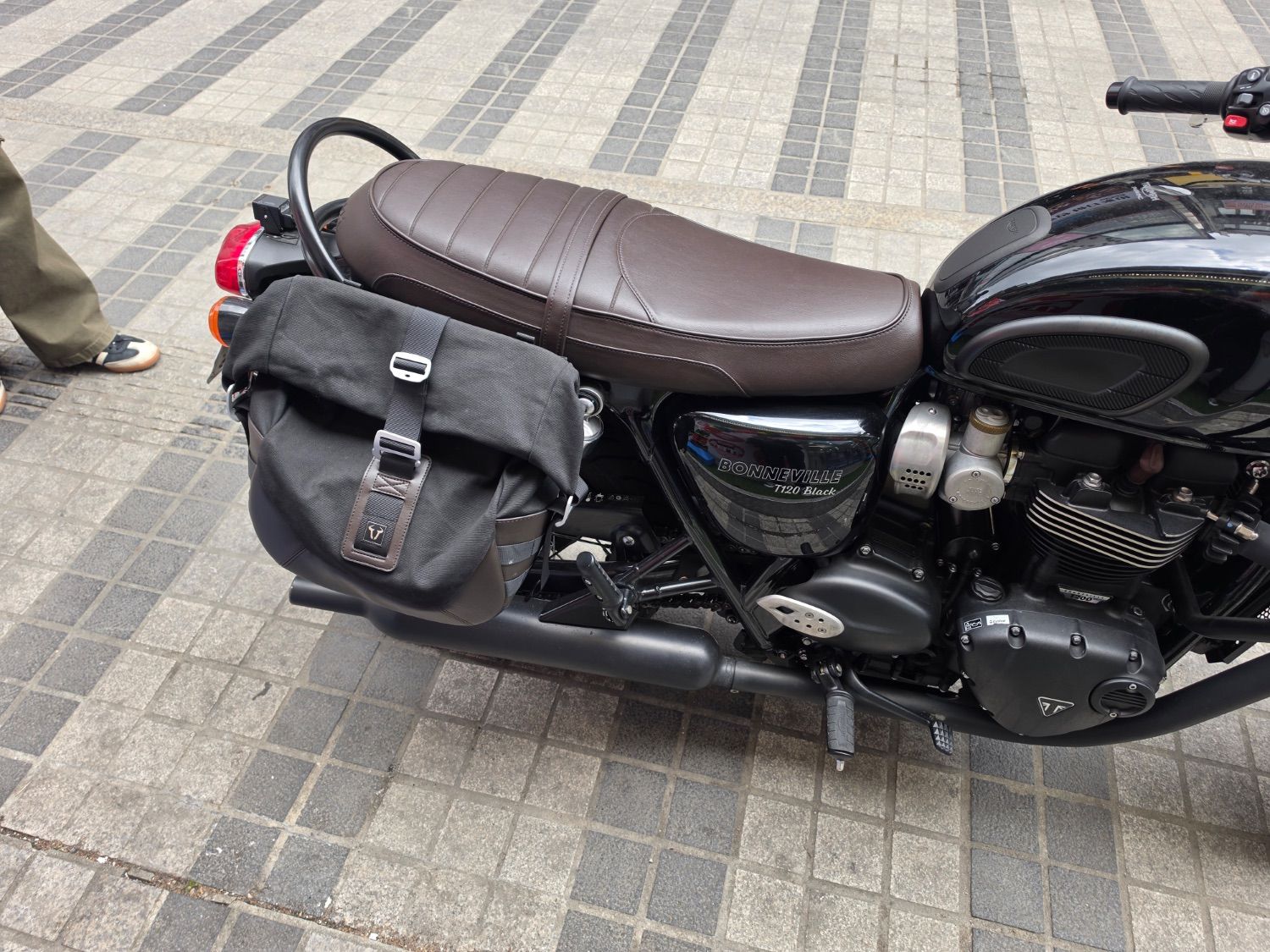 트라이엄프 본네빌 T120 블랙 2022 블랙 사진 5