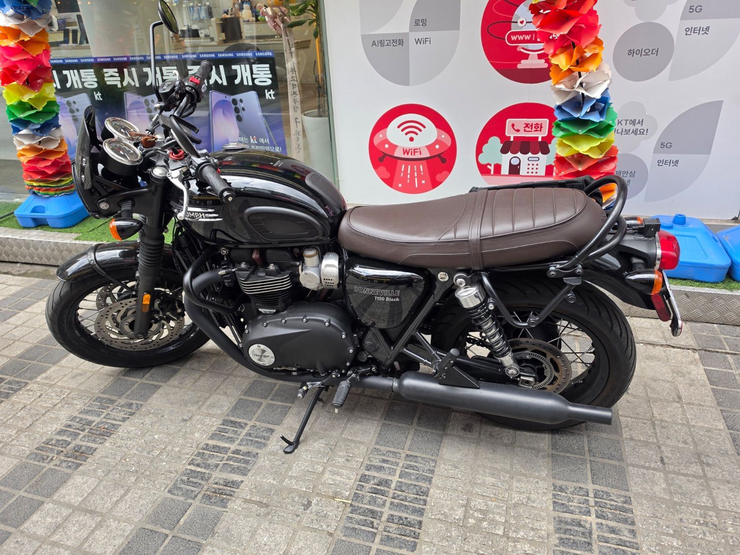 트라이엄프 본네빌 T120 블랙 2022 블랙 사진 6
