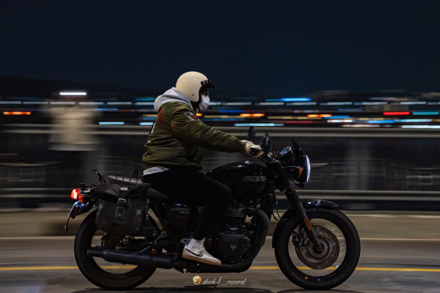 트라이엄프 본네빌 T120 블랙 2022 블랙 사진 1
