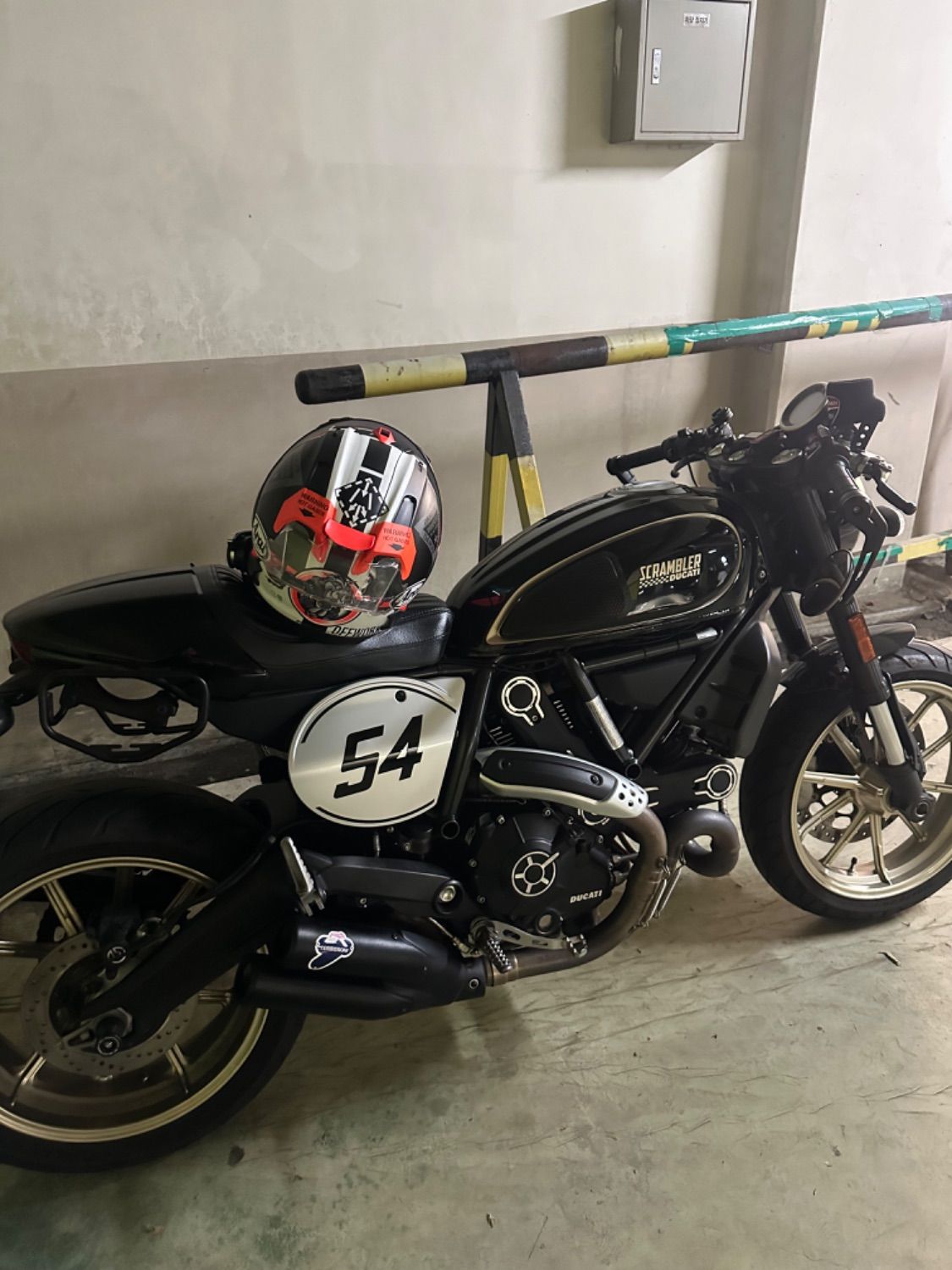 두카티 스크램블러 카페 레이서 more