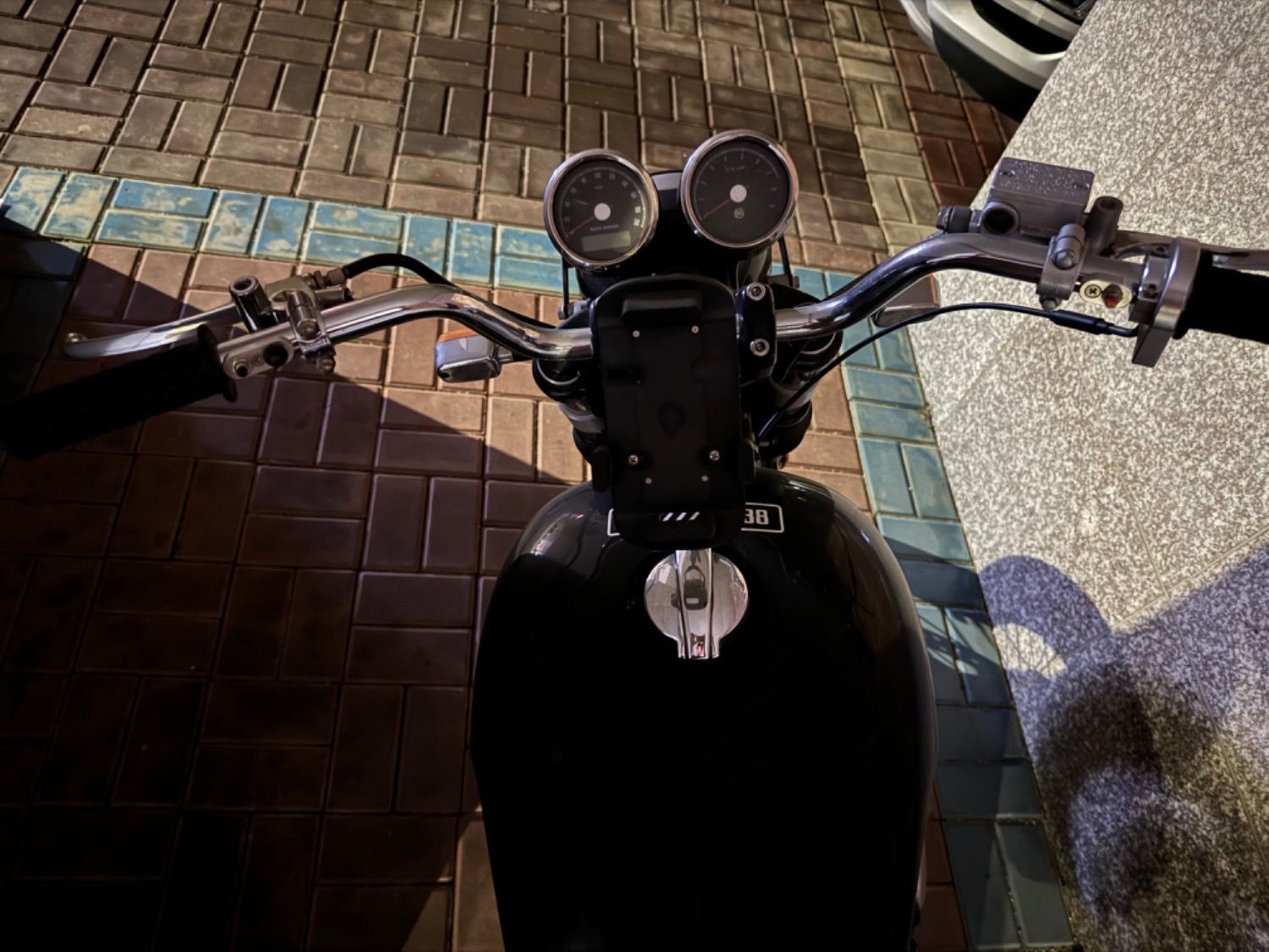 로얄엔필드 인터셉터 650 thumb 2