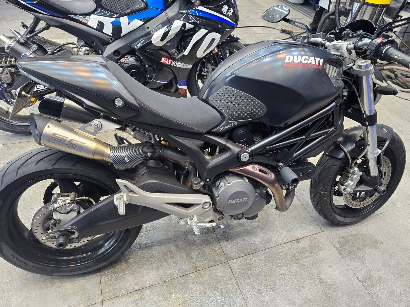 두카티 몬스터 696 more