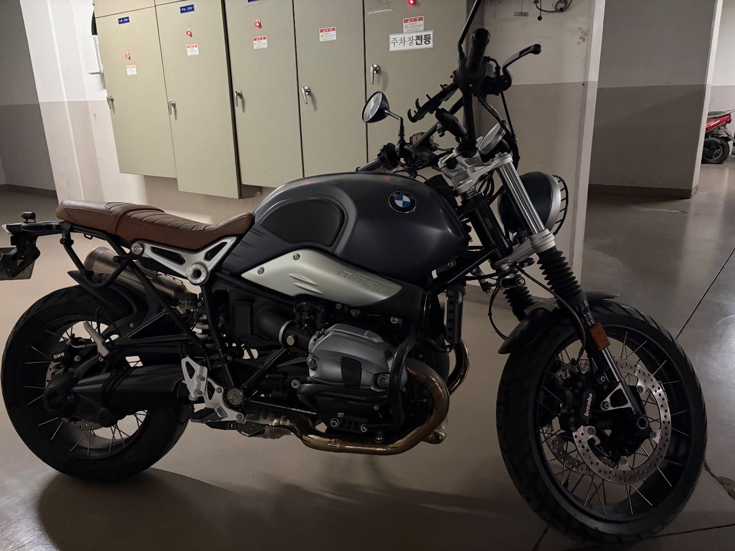 BMW R nine T 스크램블러 2020 블랙 사진 4