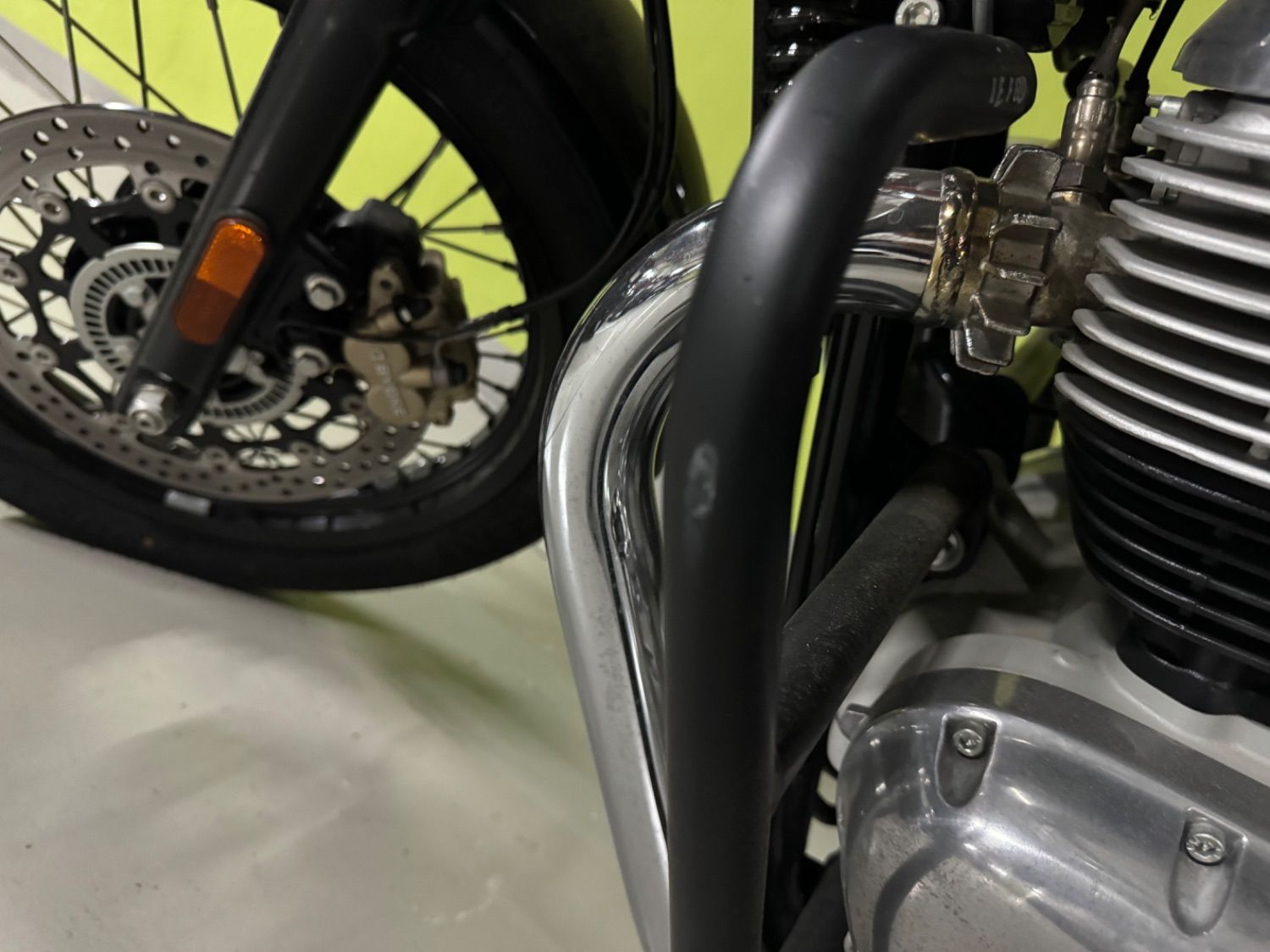 로얄엔필드 인터셉터 650 more