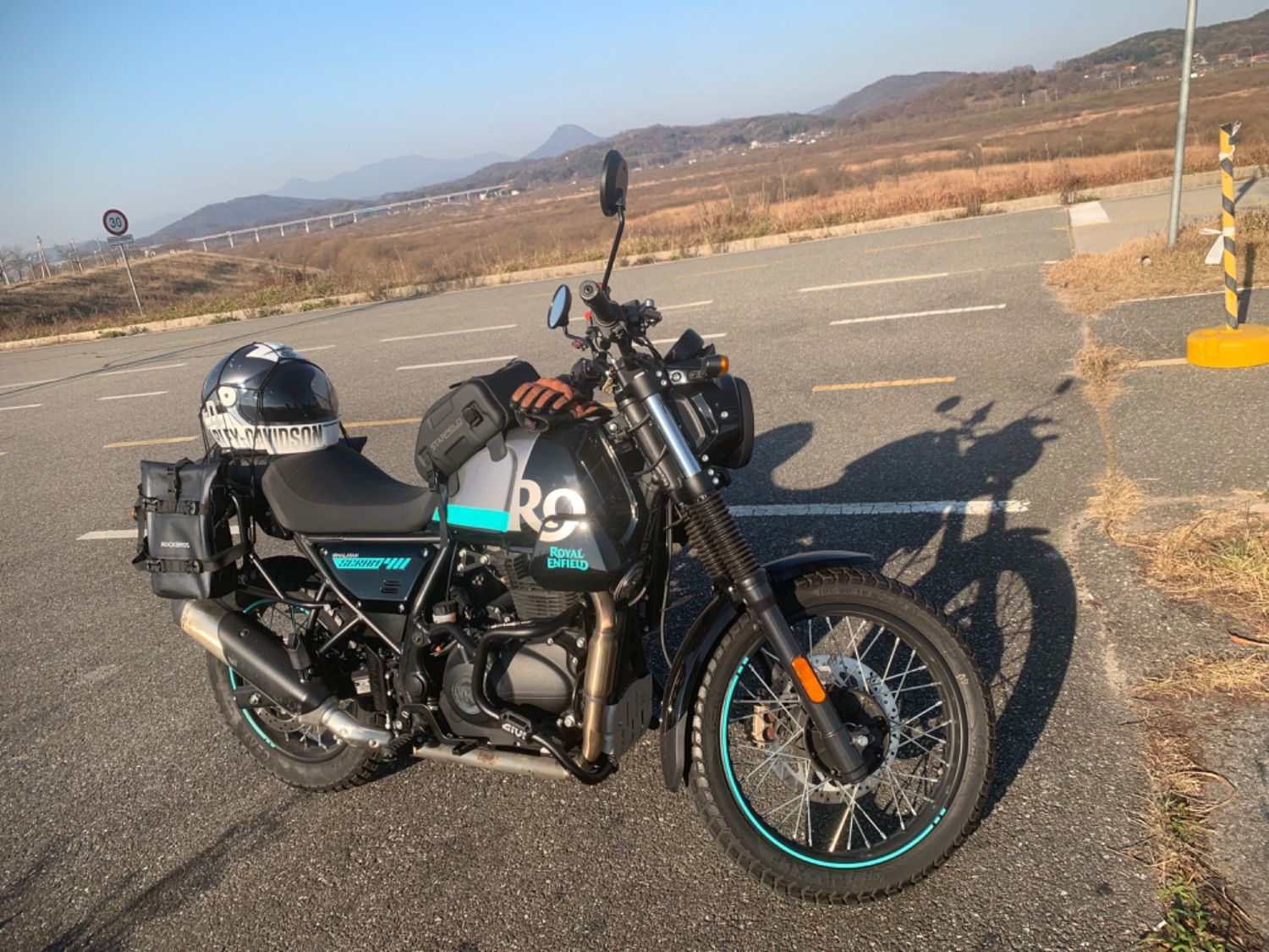 로얄엔필드 스크램 411 more