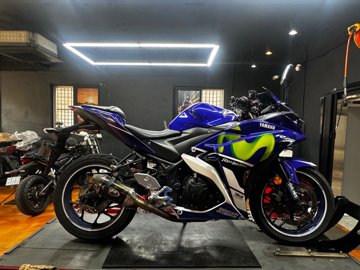 야마하 YZF R3 thumb 2