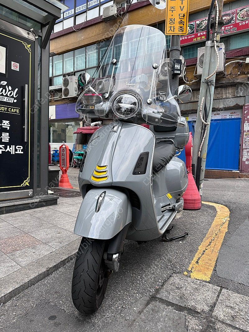 베스파 GTS 300 슈퍼테크 thumb 2