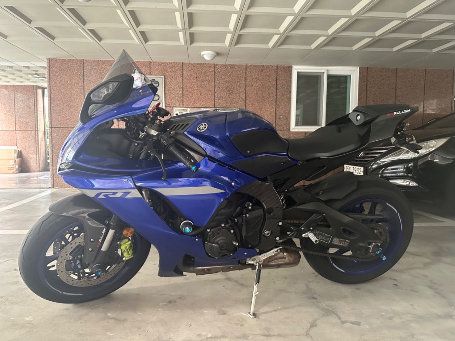 야마하 YZF R1 thumb 2