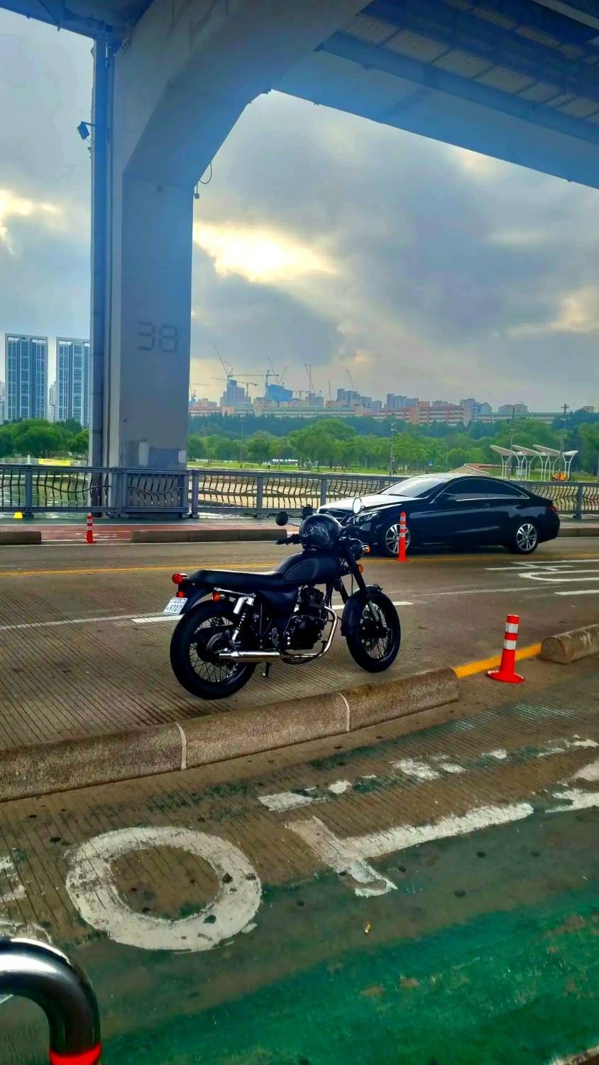 엘로이모터스 팬텀 125 S thumb 2