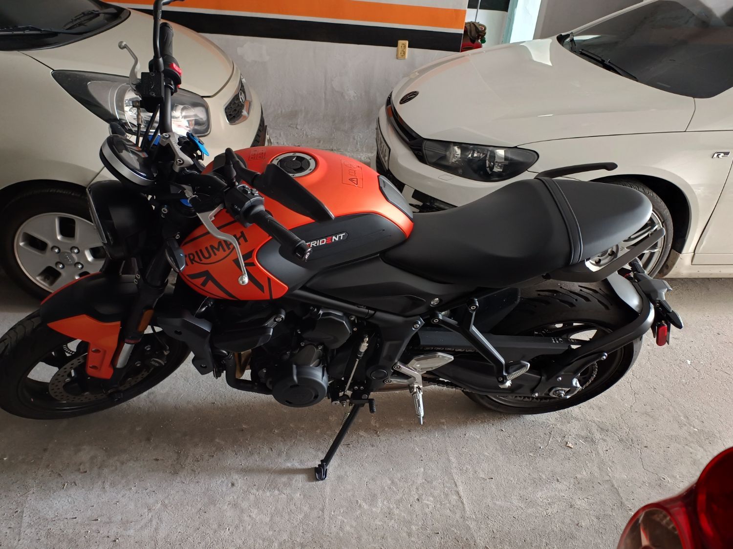 트라이엄프 트라이던트 660 thumb 2