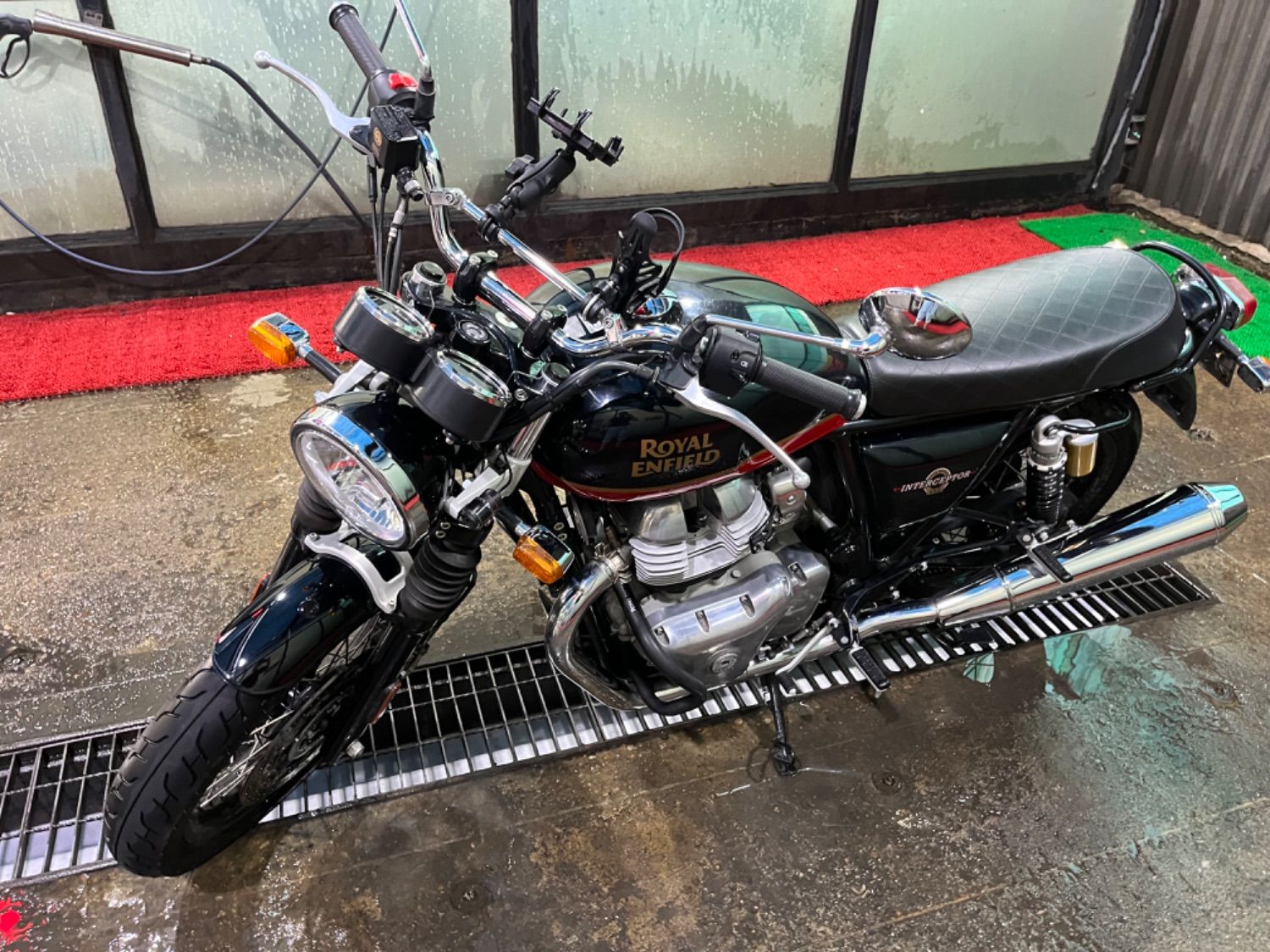 로얄엔필드 인터셉터 650 more