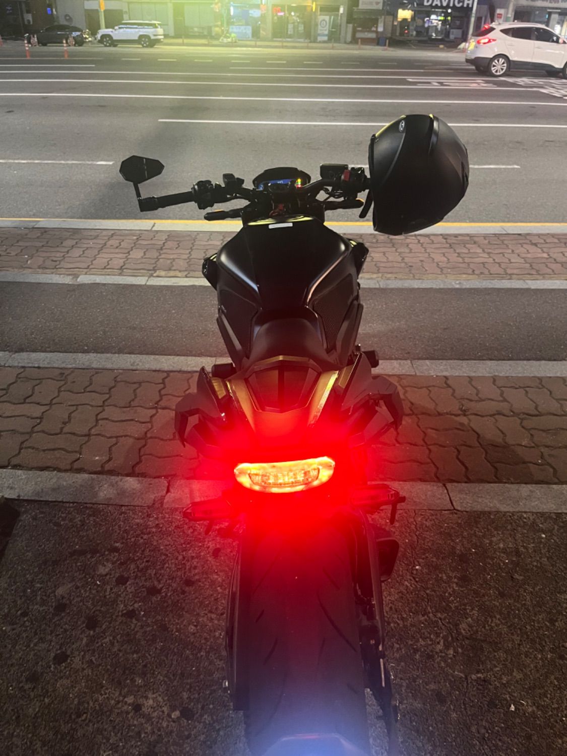 혼다 CB 650 R 2023 블랙 사진 2