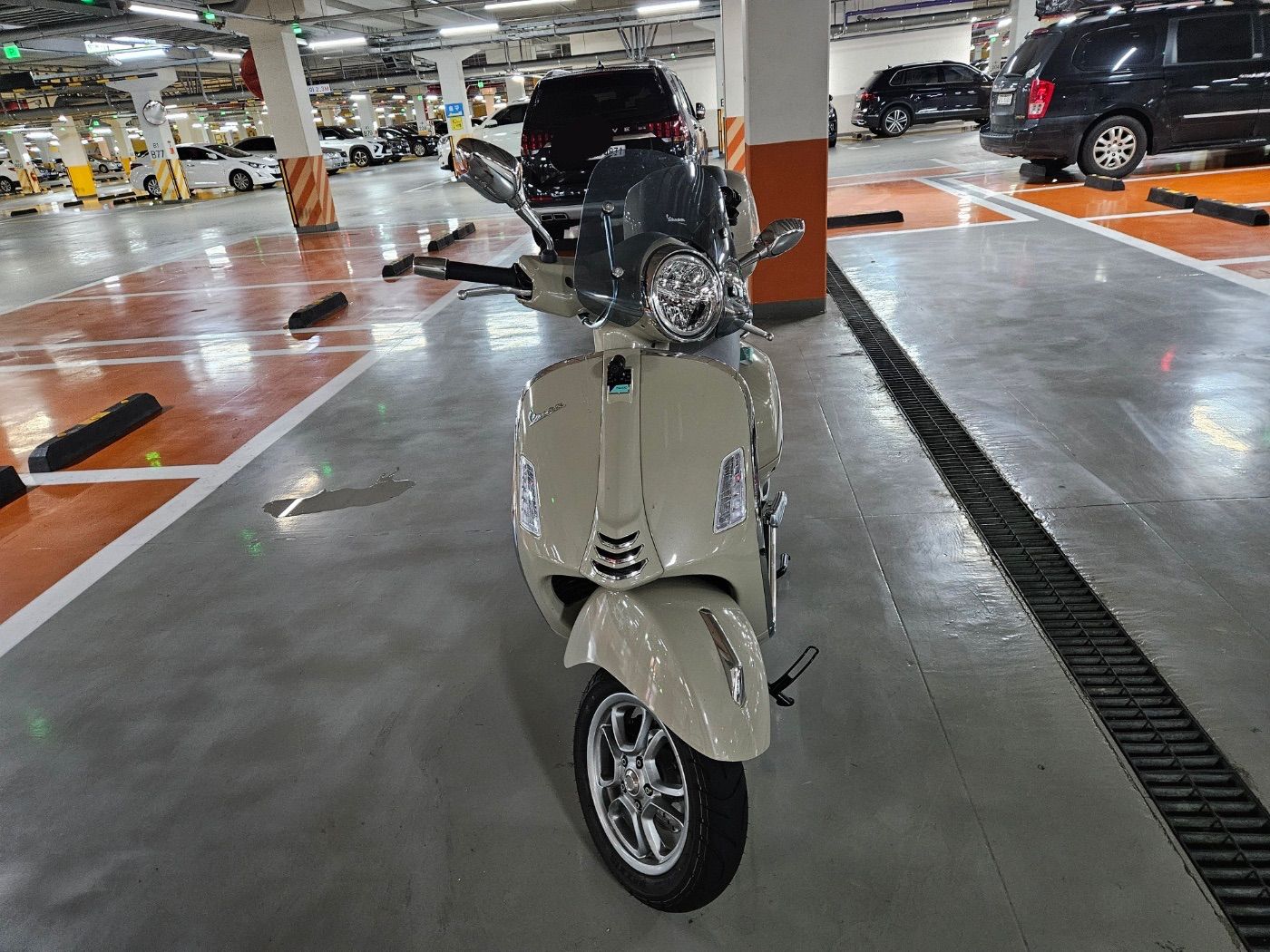 베스파 GTS 300 노떼 에디션 more