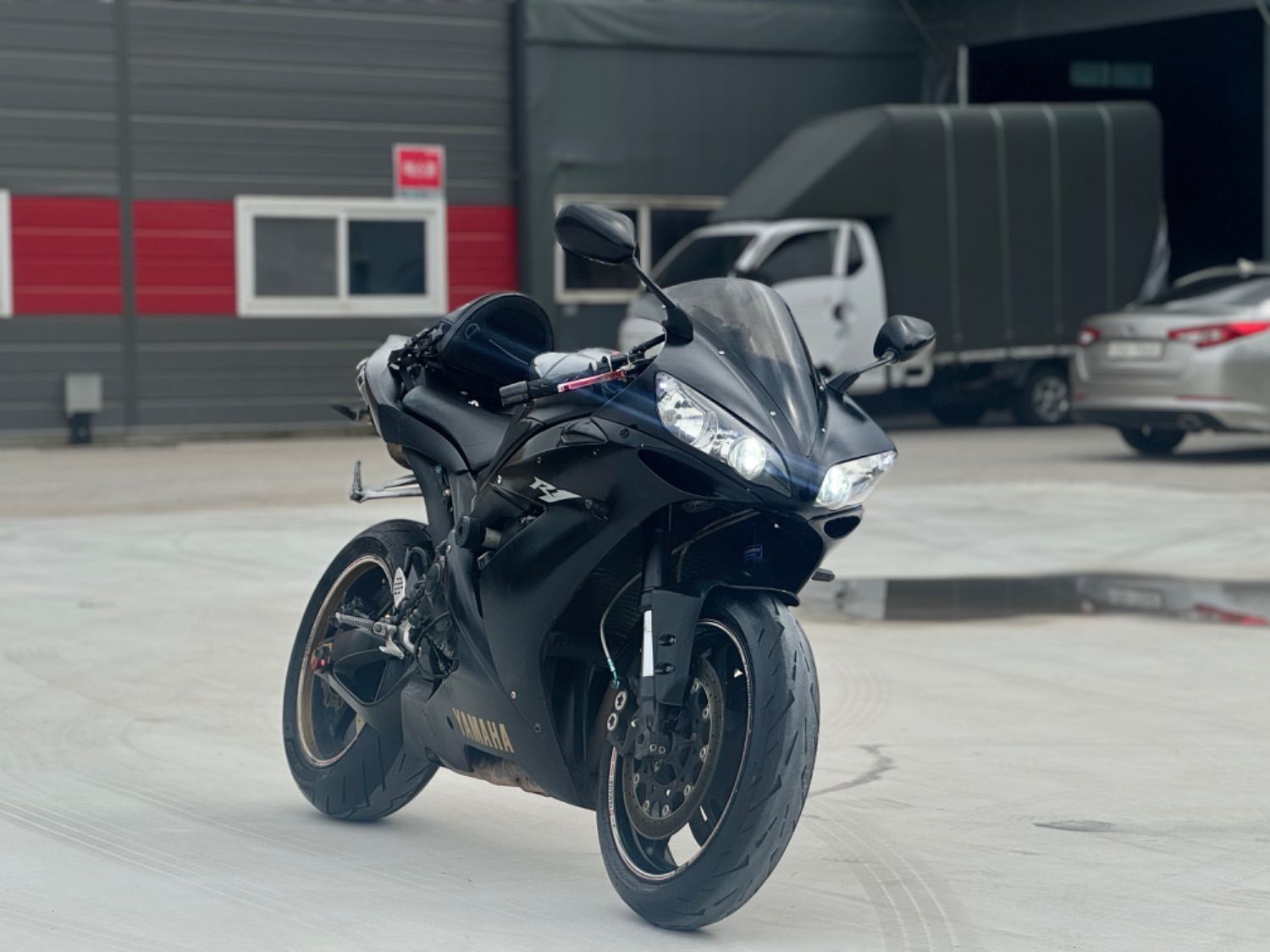 야마하 YZF R1 thumb 2