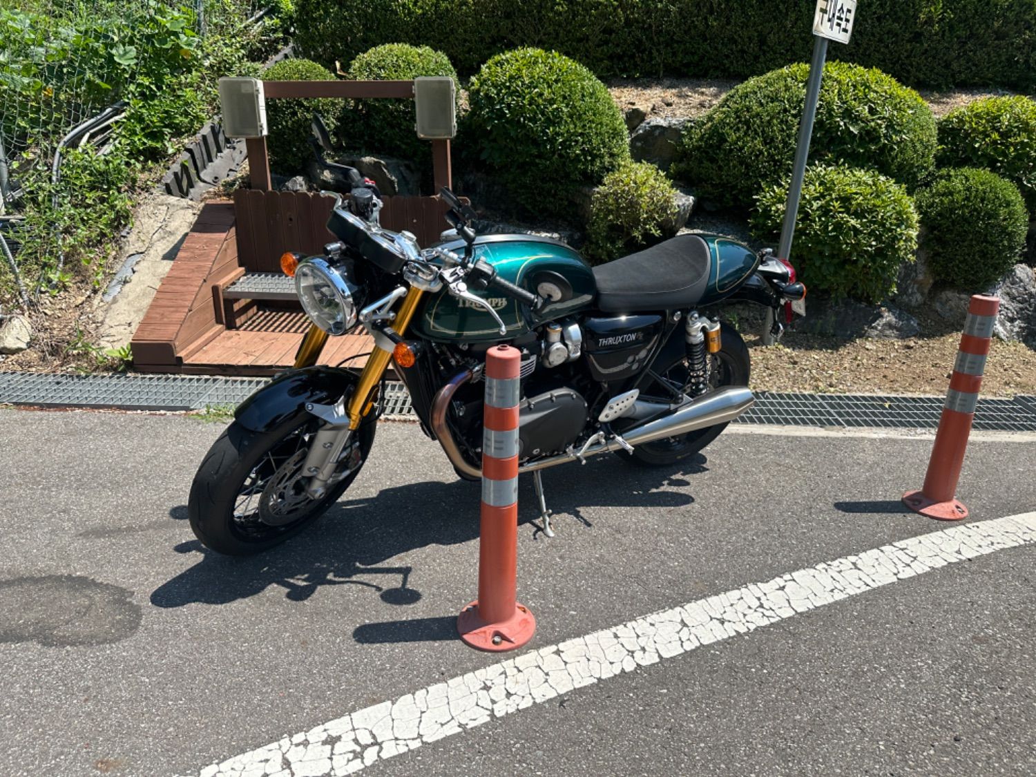 트라이엄프 트럭스턴 R thumb 2