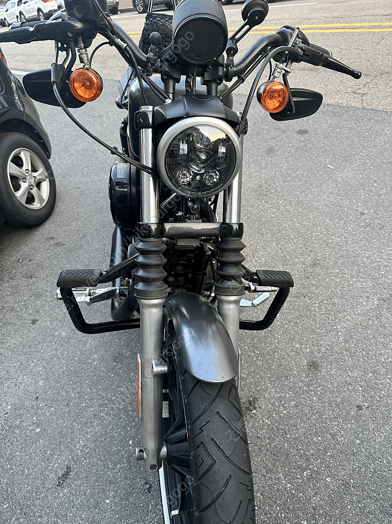 할리데이비슨 아이언 883 thumb 2