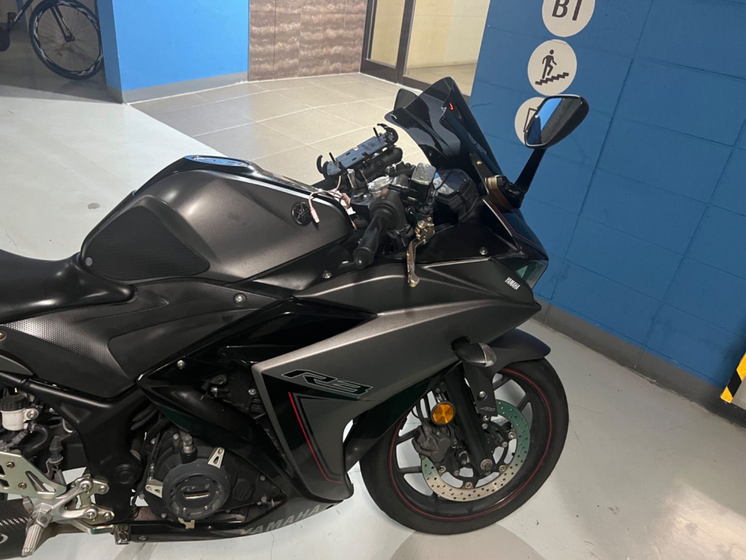 야마하 YZF R3 more