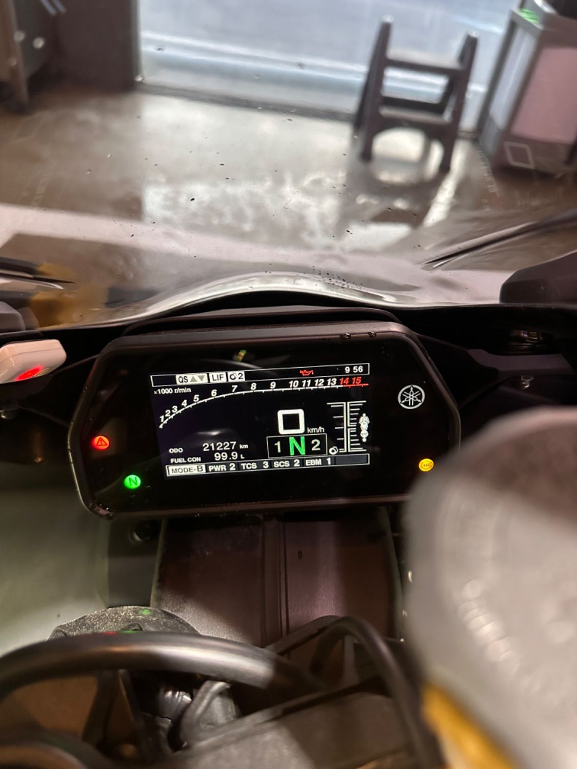 야마하 YZF R1 2020 블랙 사진 4