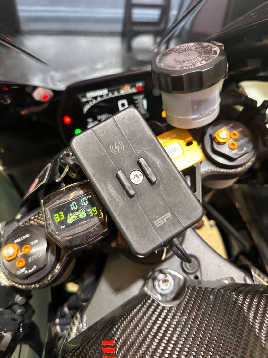 야마하 YZF R1 2020 블랙 사진 5