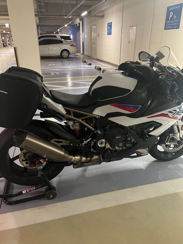 BMW M 1000 RR 2020 블랙 사진 8