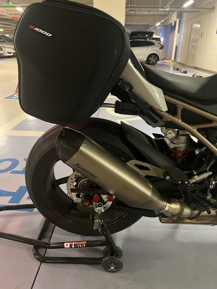 BMW M 1000 RR 2020 블랙 사진 4