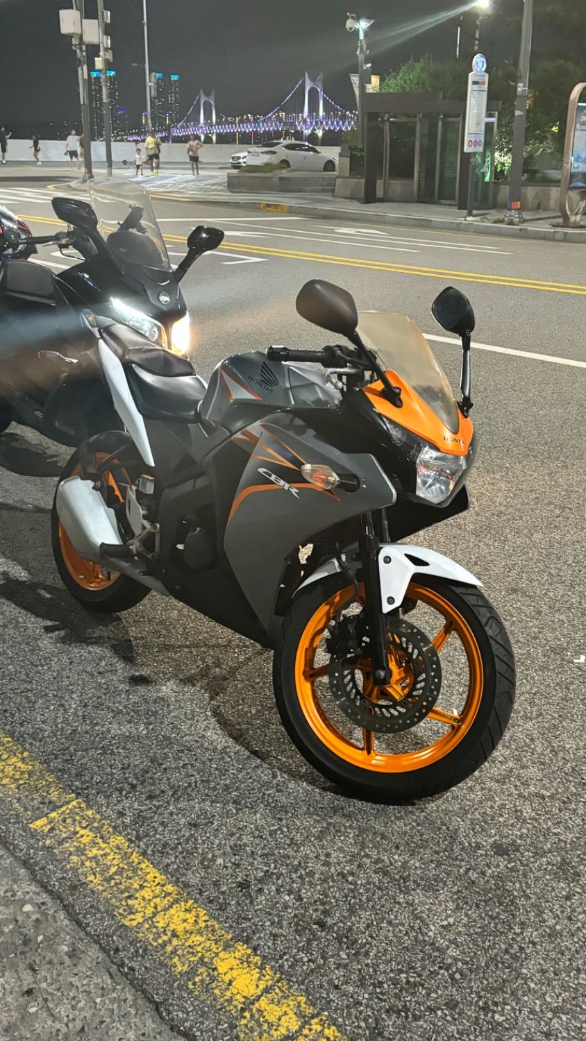 혼다 CBR 125 R thumb 2