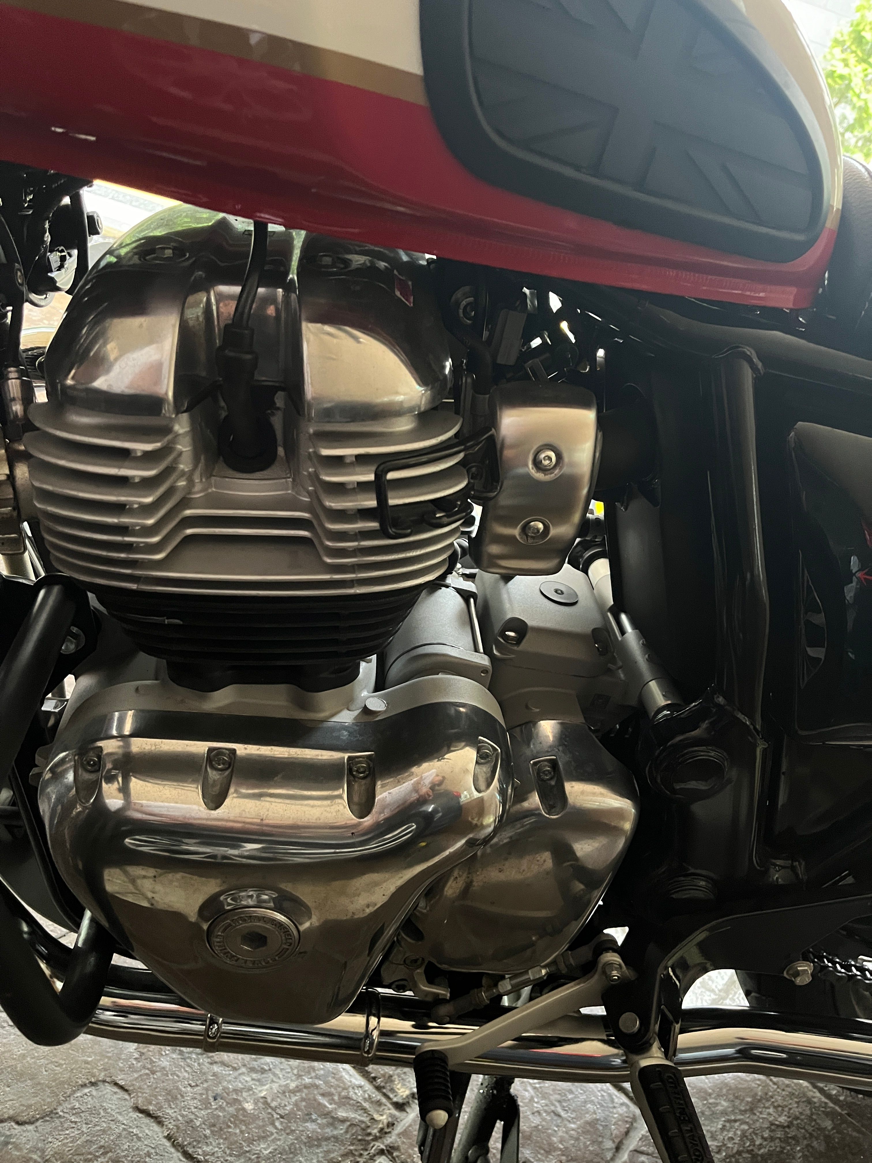 로얄엔필드 인터셉터 650 more