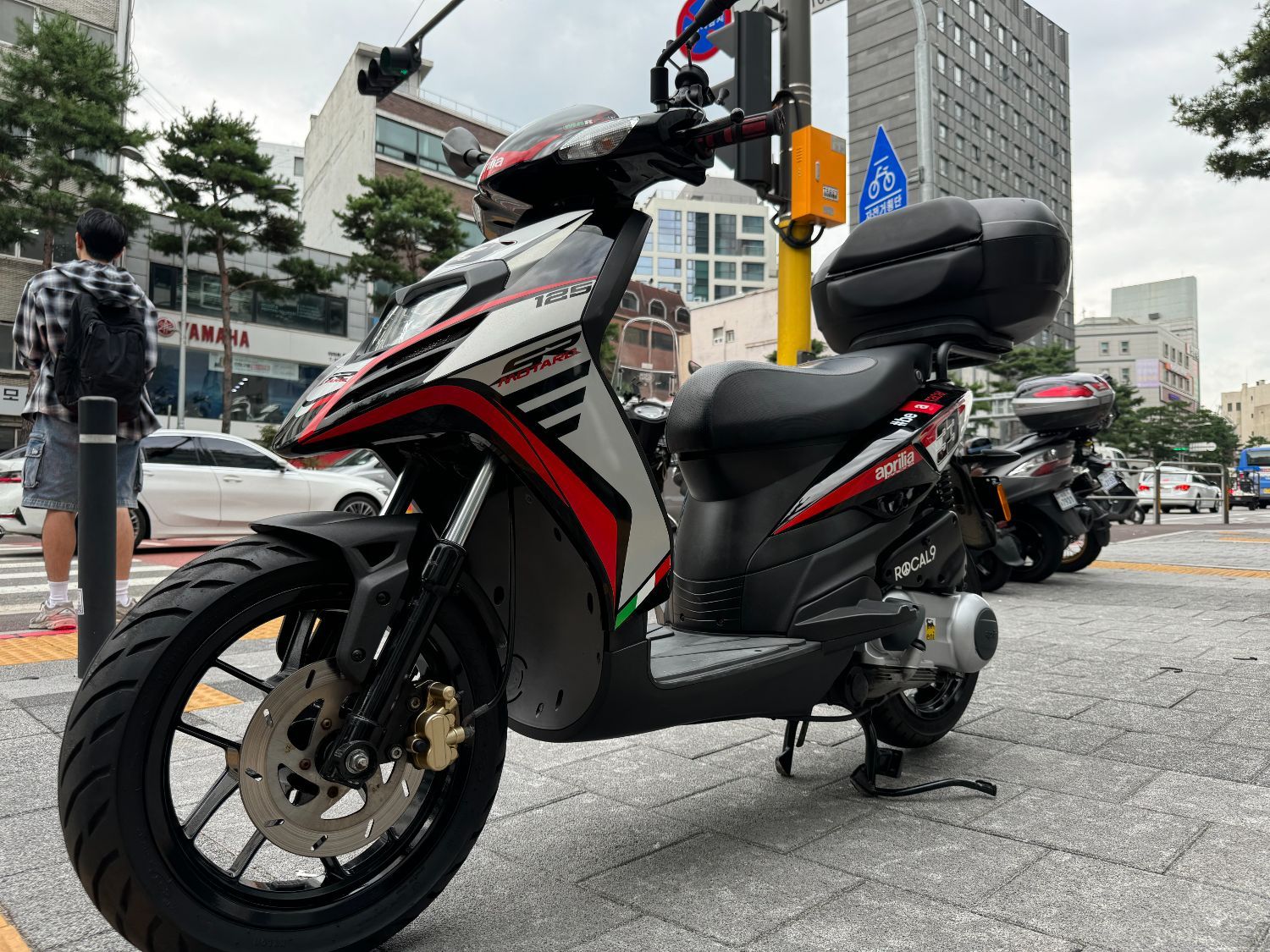 아프릴리아 SR 모타드 125 more