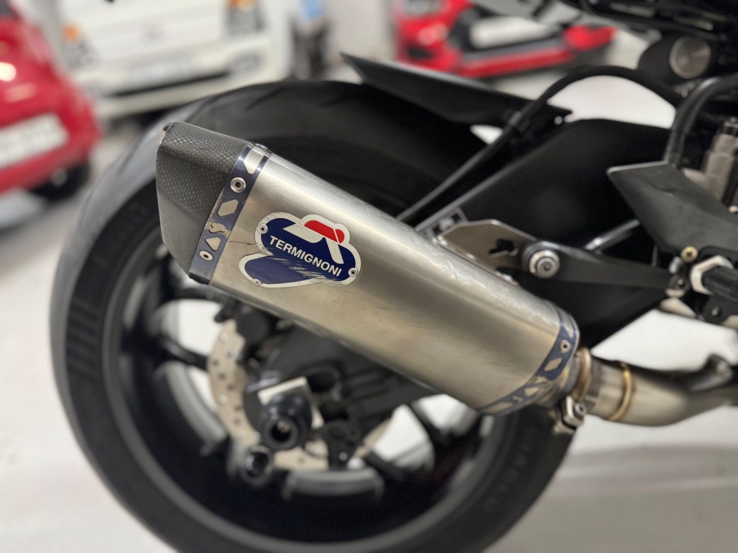 야마하 YZF R1 2019 블랙 사진 4