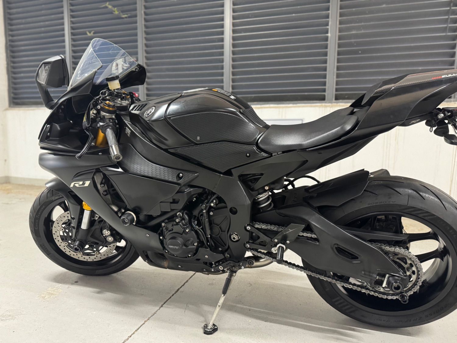 야마하 YZF R1 2019 블랙 사진 6