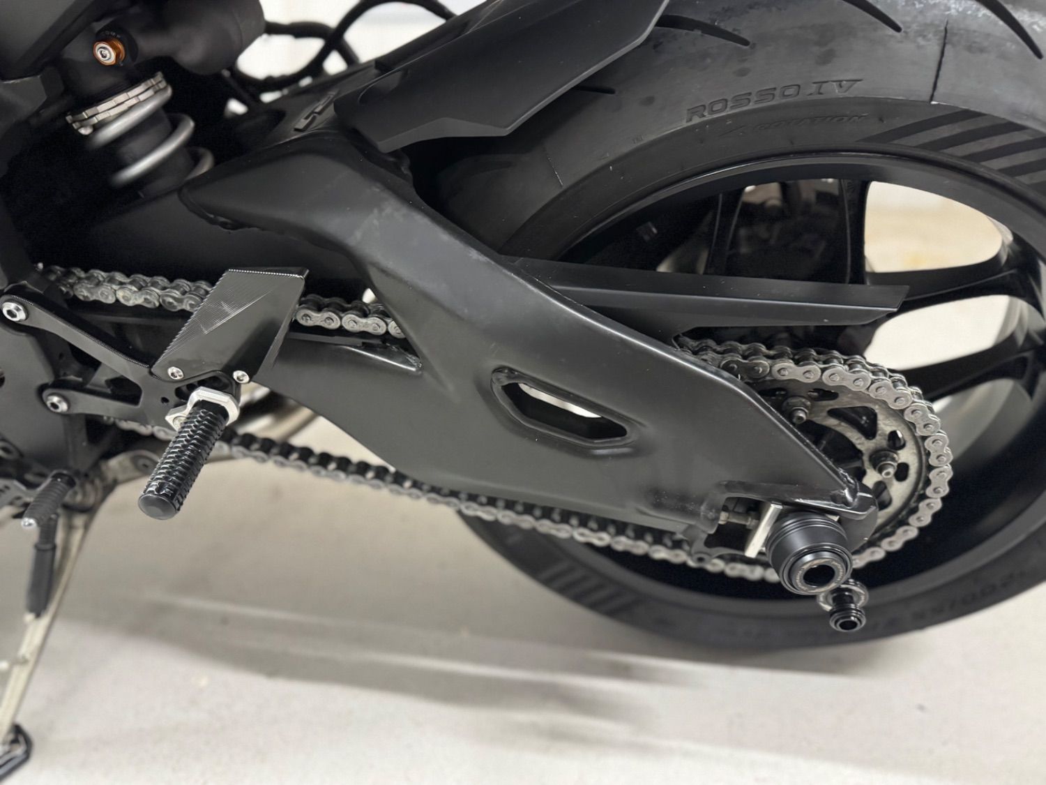 야마하 YZF R1 2019 블랙 사진 7