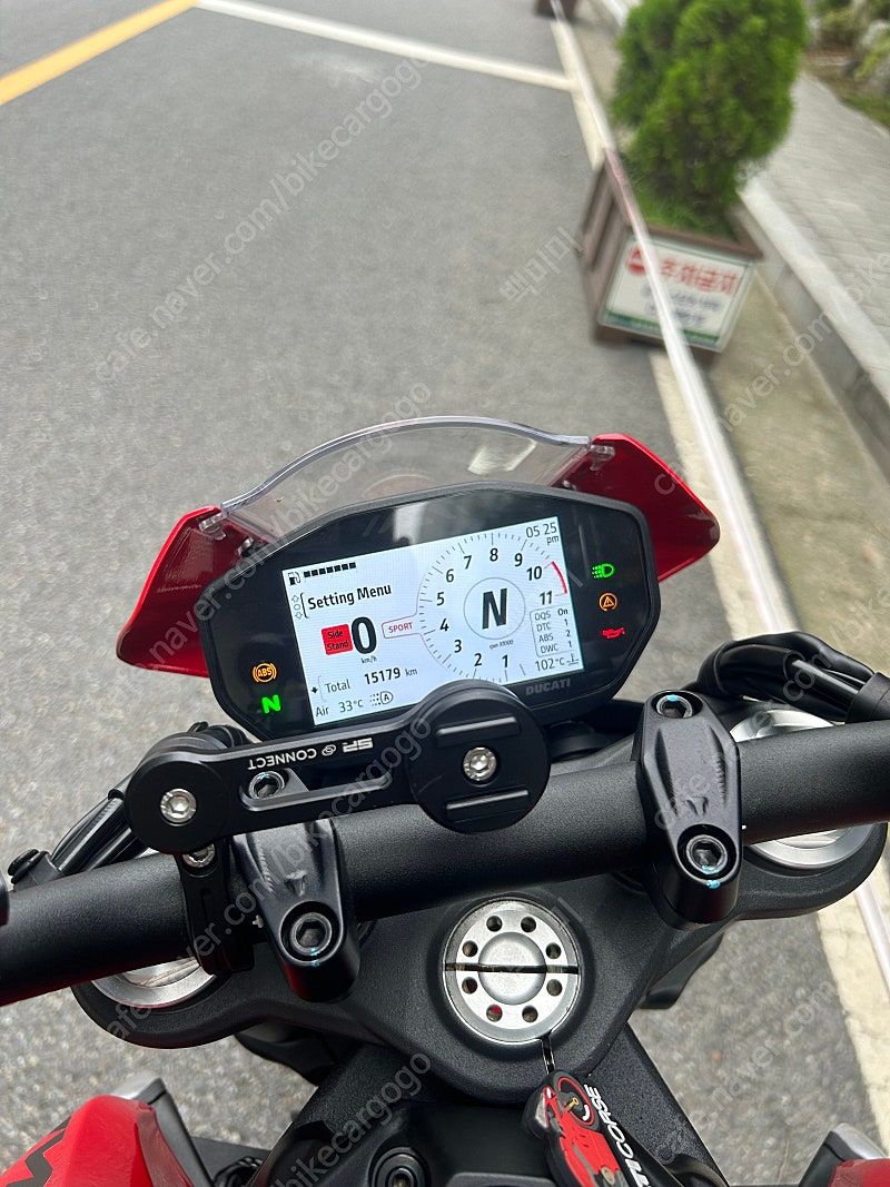 두카티 몬스터 937 more