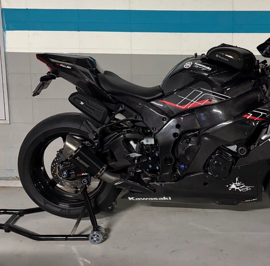 가와사키 닌자 ZX 10 R 2023 블랙 사진 3