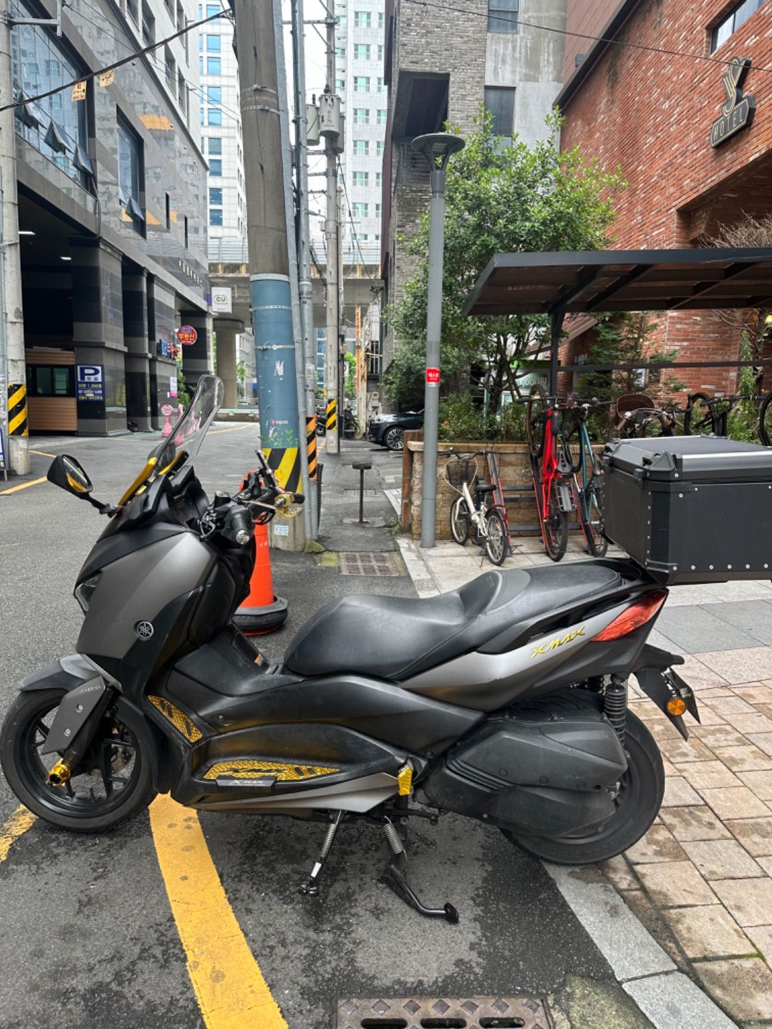 야마하 XMAX 300 ABS more