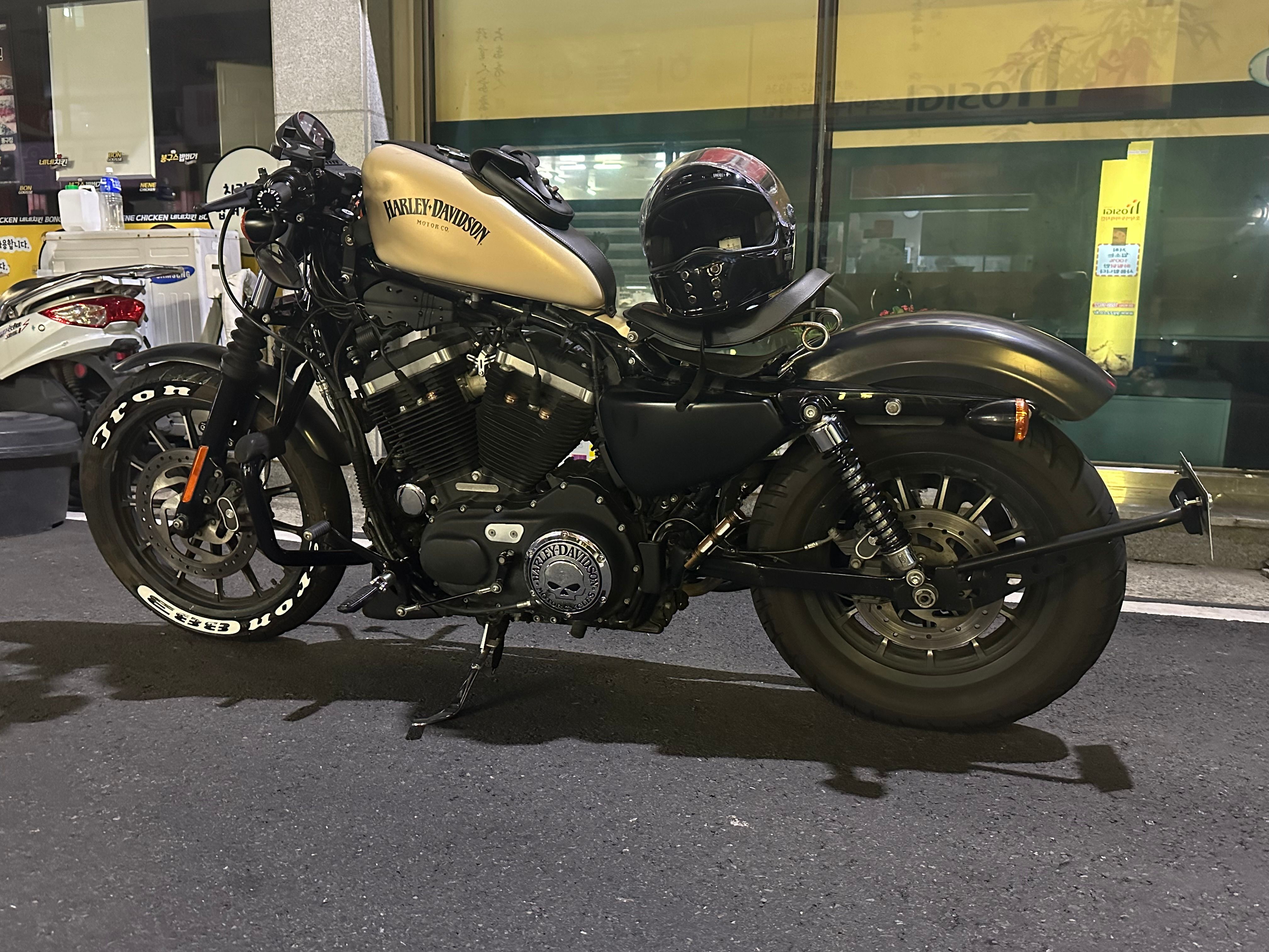 할리데이비슨 아이언 883 thumb 2