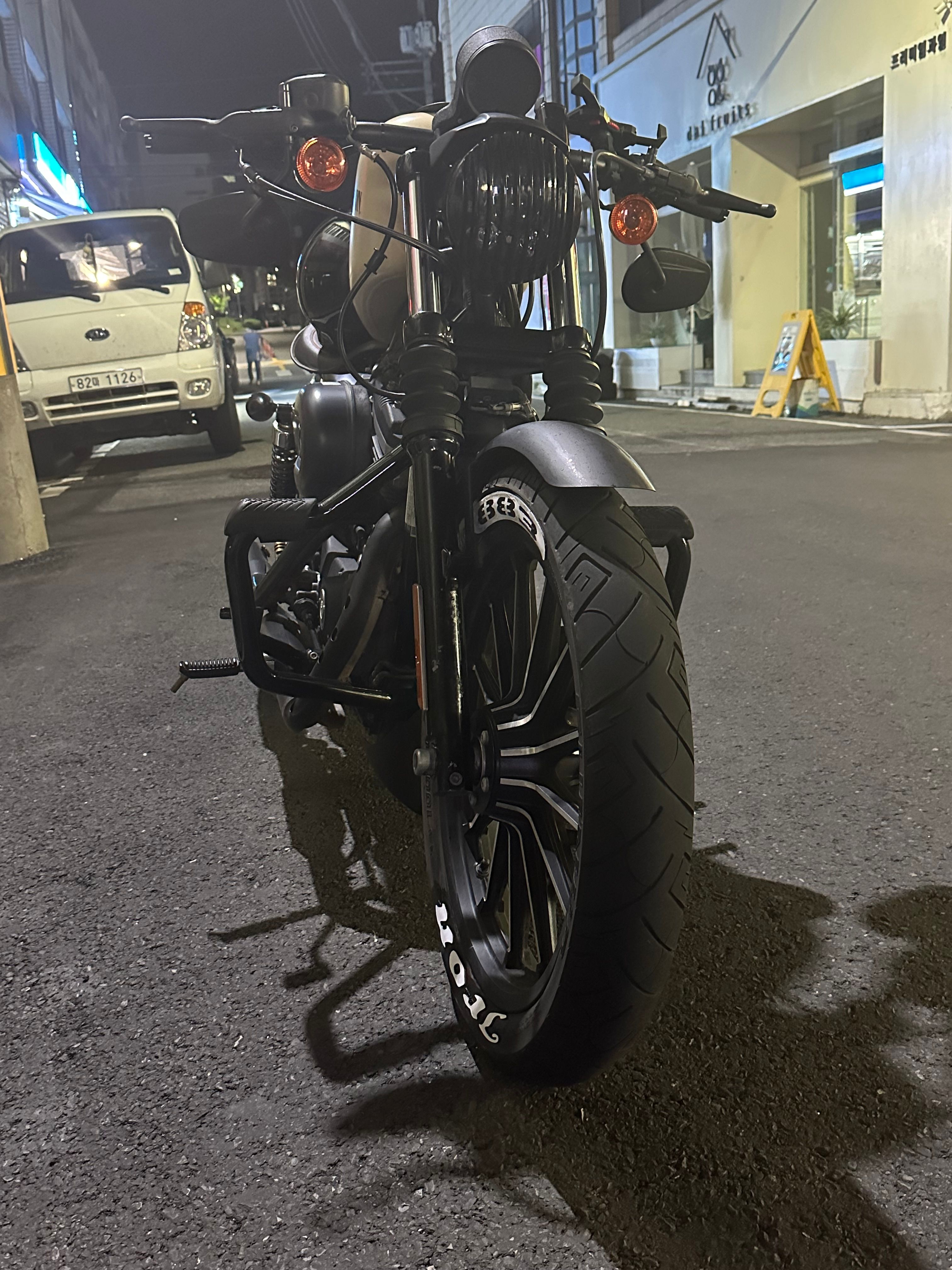 할리데이비슨 아이언 883 more