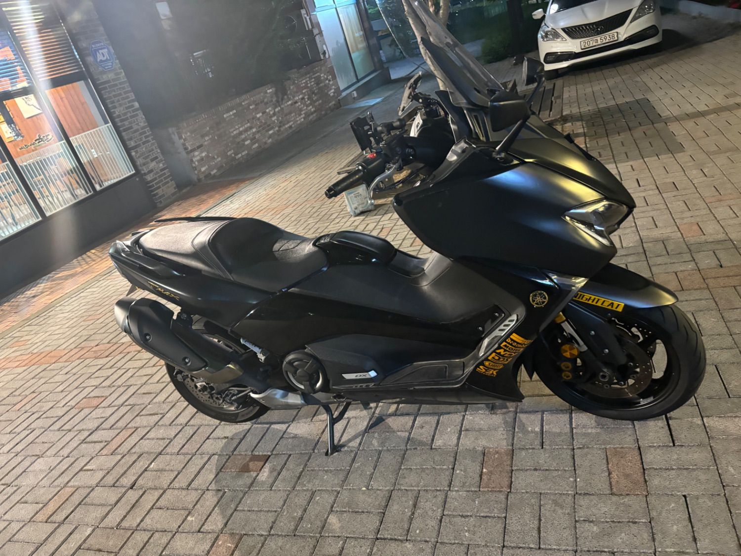 야마하 TMAX DX thumb 2