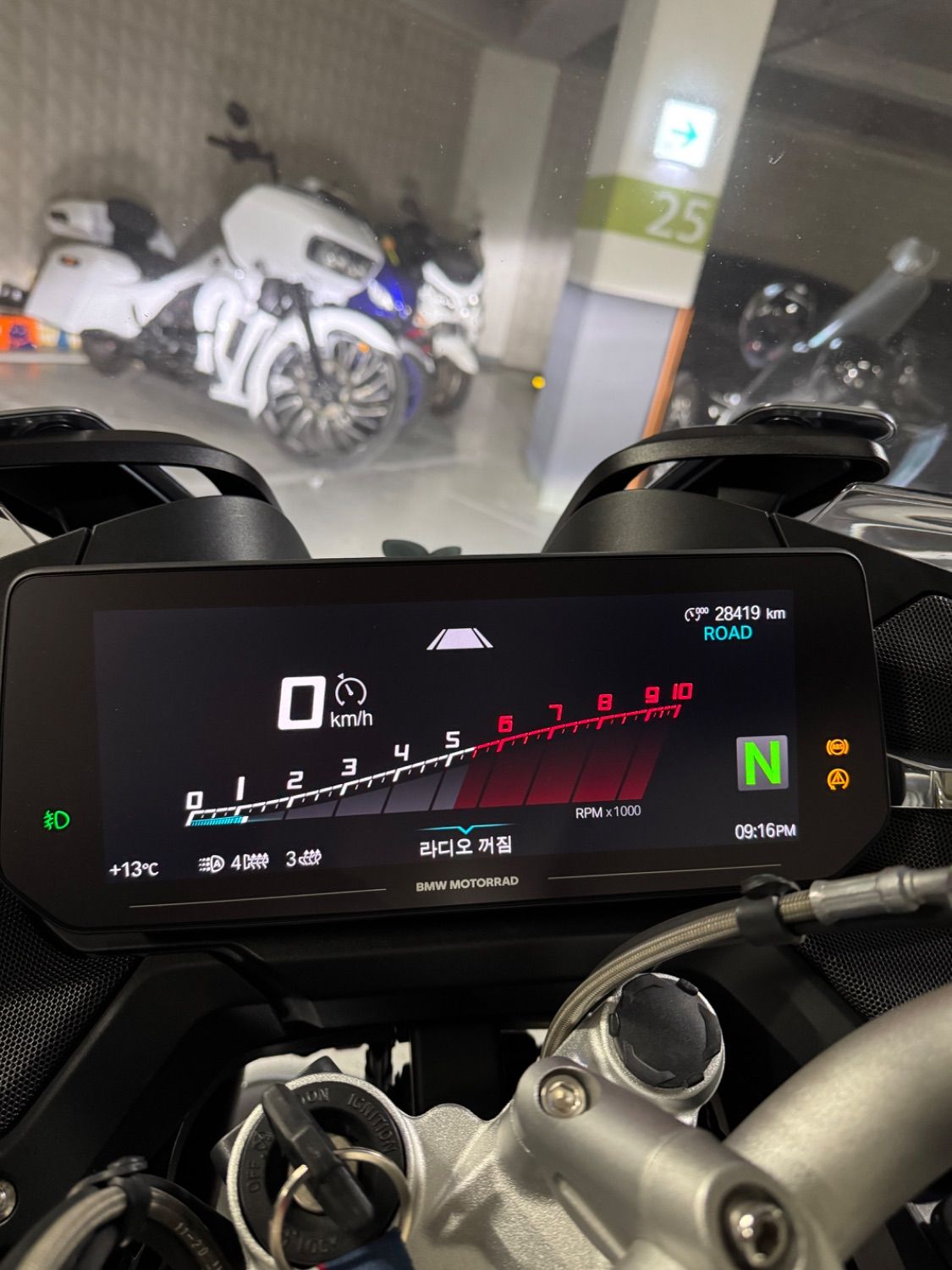 BMW R 1250 RT 2021 블랙 사진 4