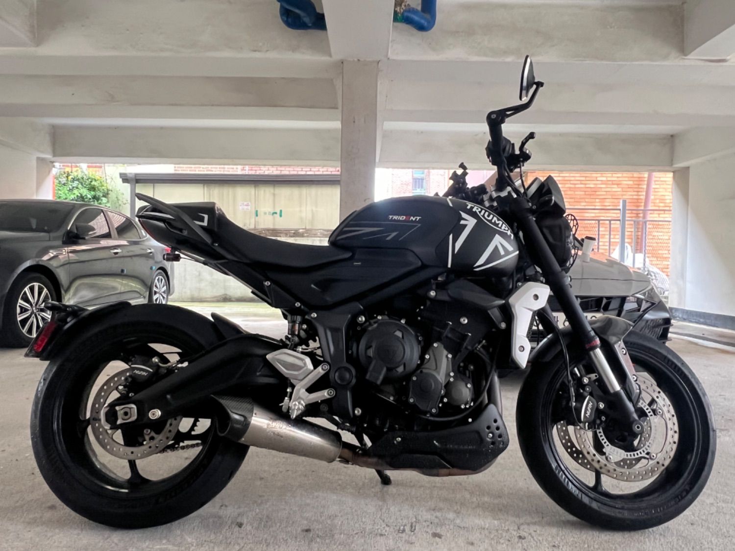트라이엄프 트라이던트 660 thumb 2