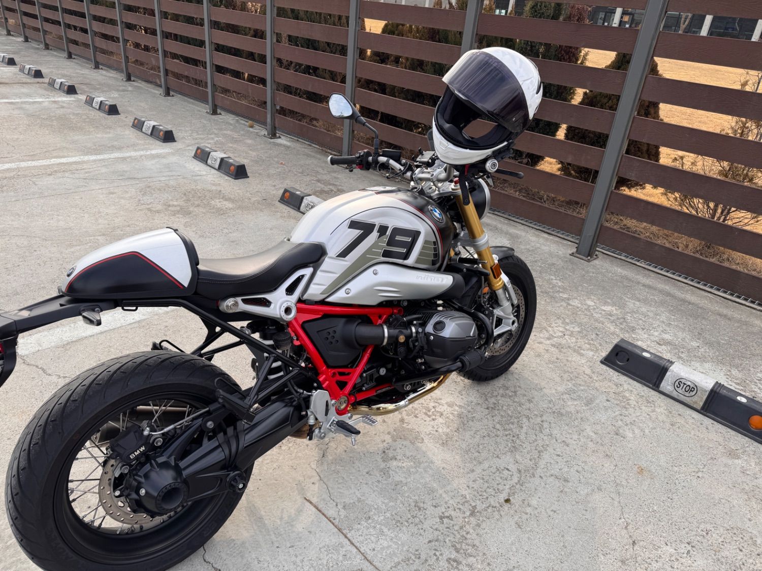BMW R nine T 2023 화이트