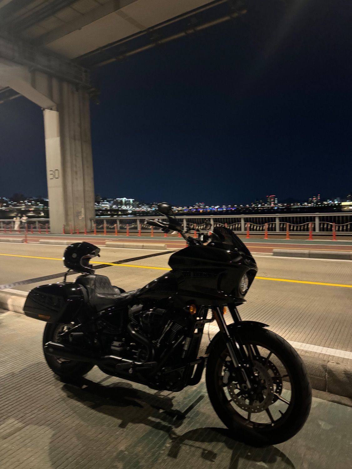 할리데이비슨 로우라이더 ST more