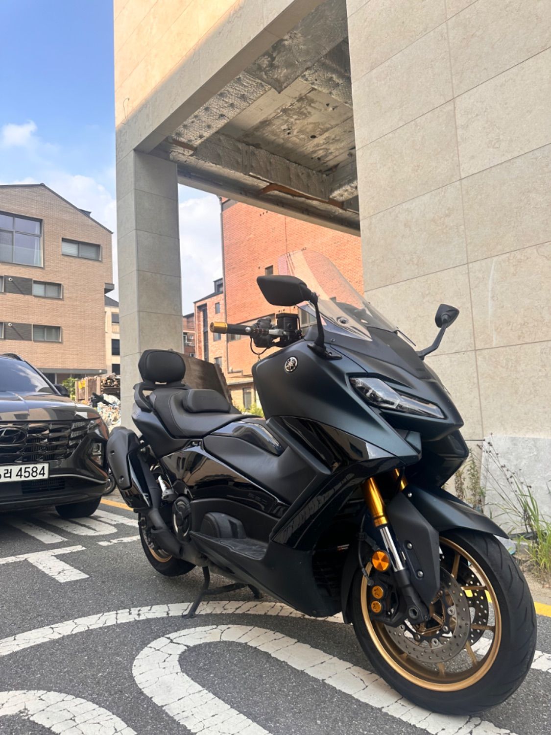 야마하 TMAX 560 thumb 2