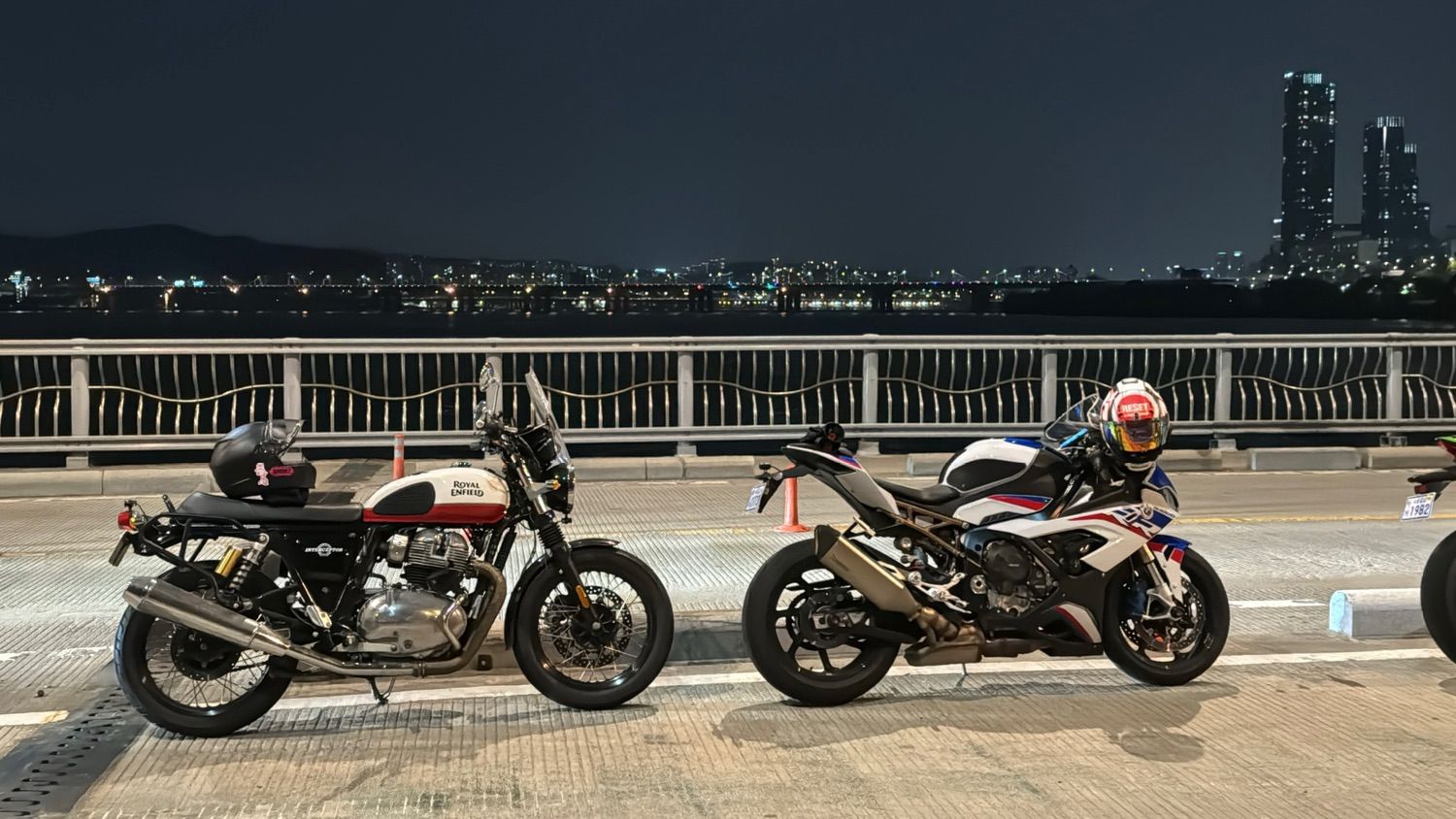 BMW S 1000 RR 2022 블루 사진 2