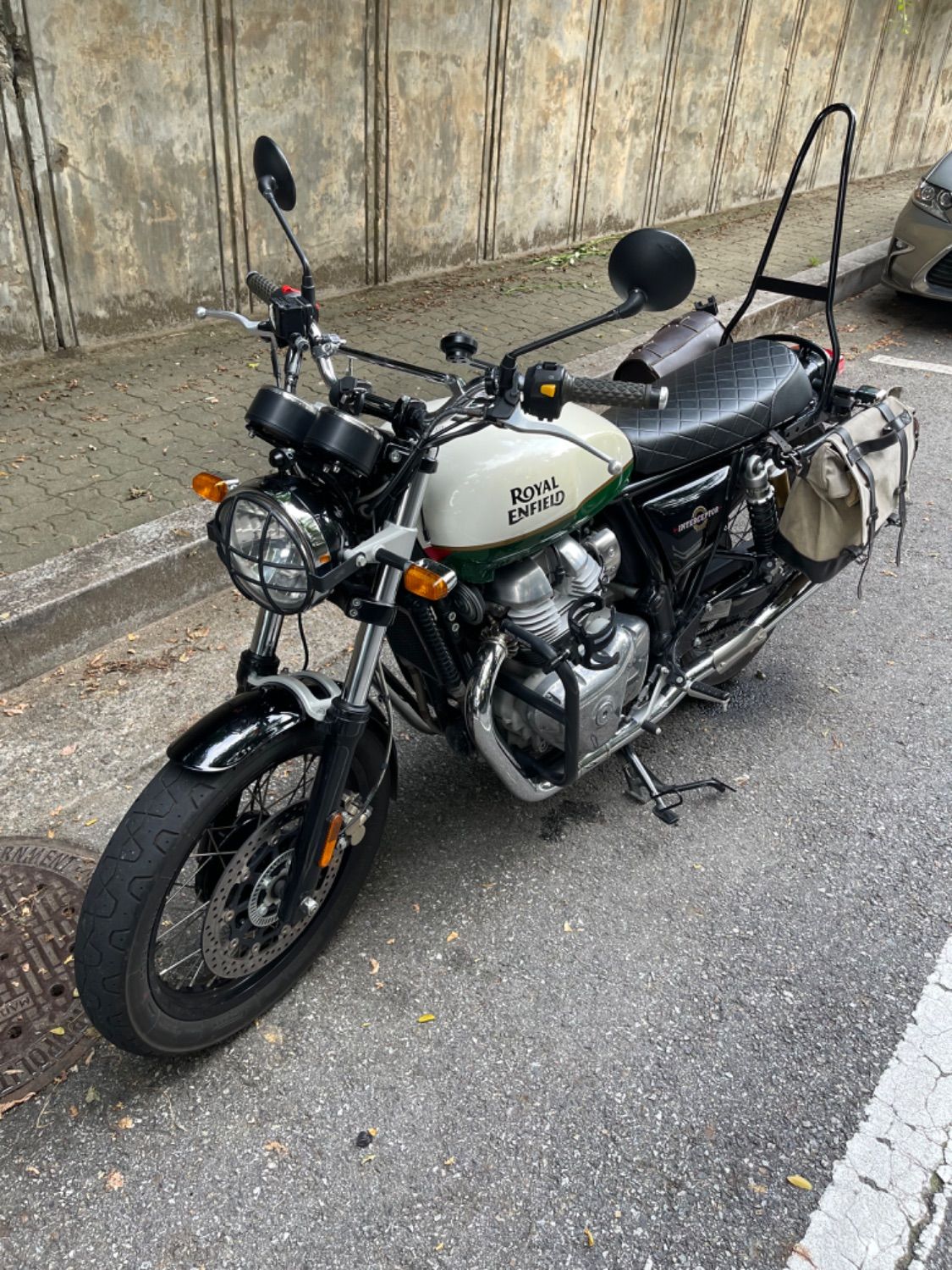 로얄엔필드 인터셉터 650 thumb 2