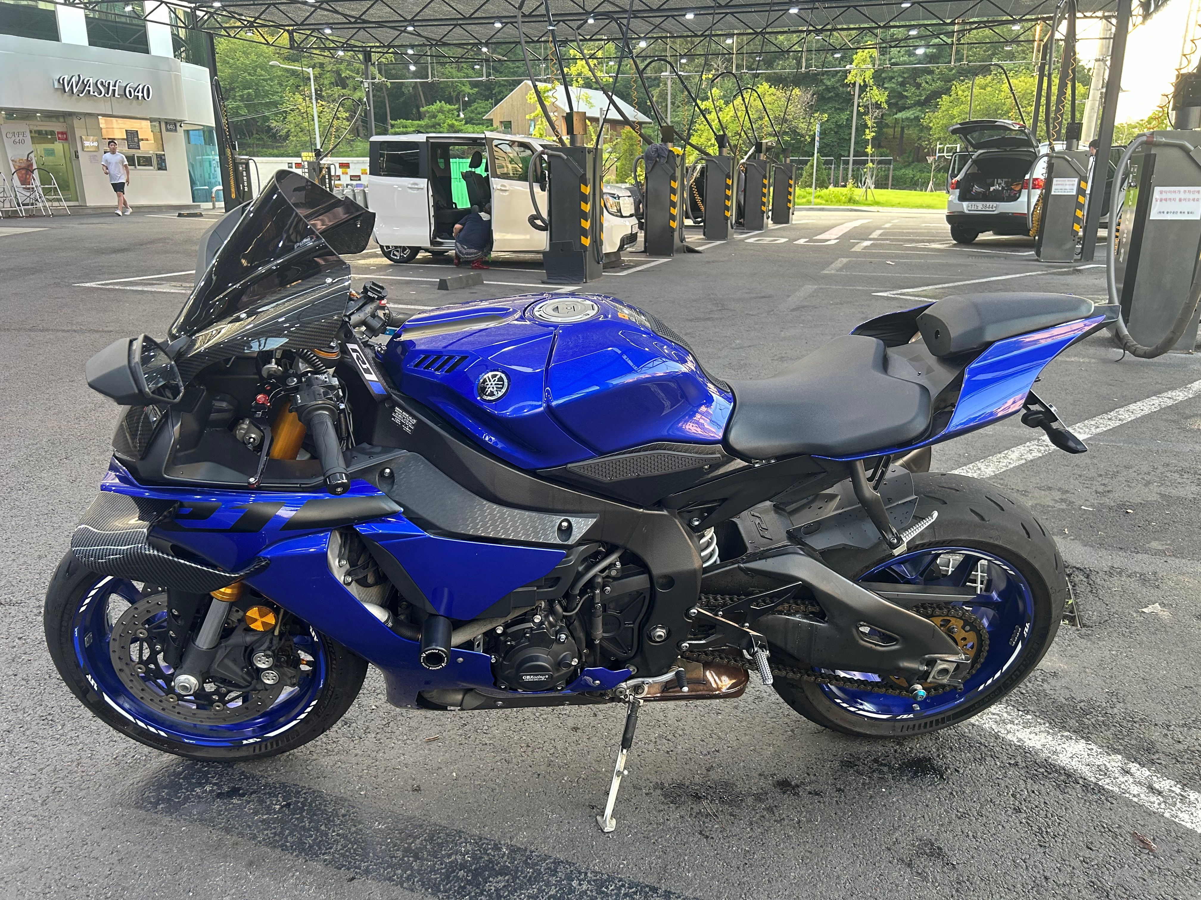 야마하 YZF R1 thumb 2