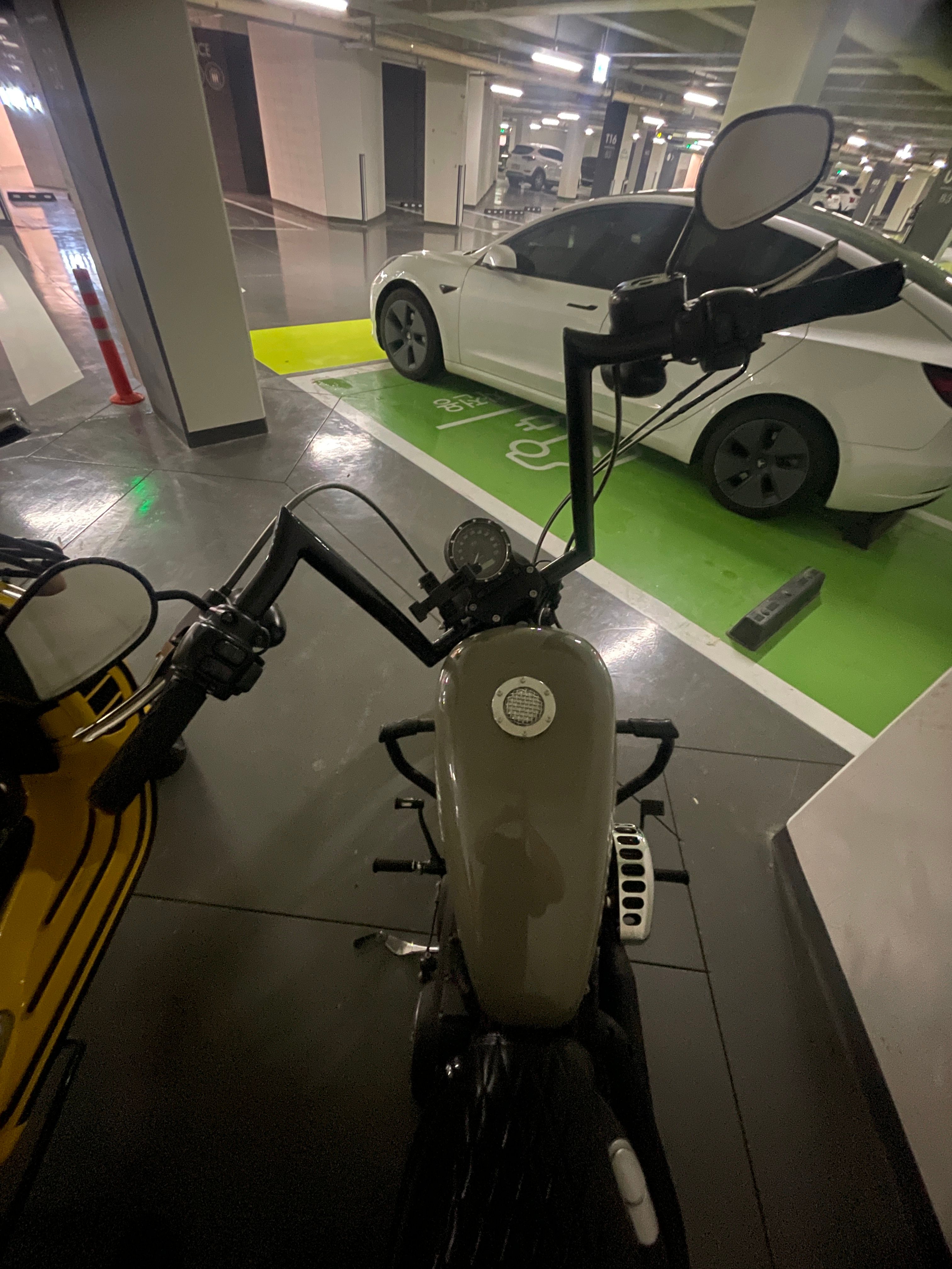 할리데이비슨 아이언 883 more